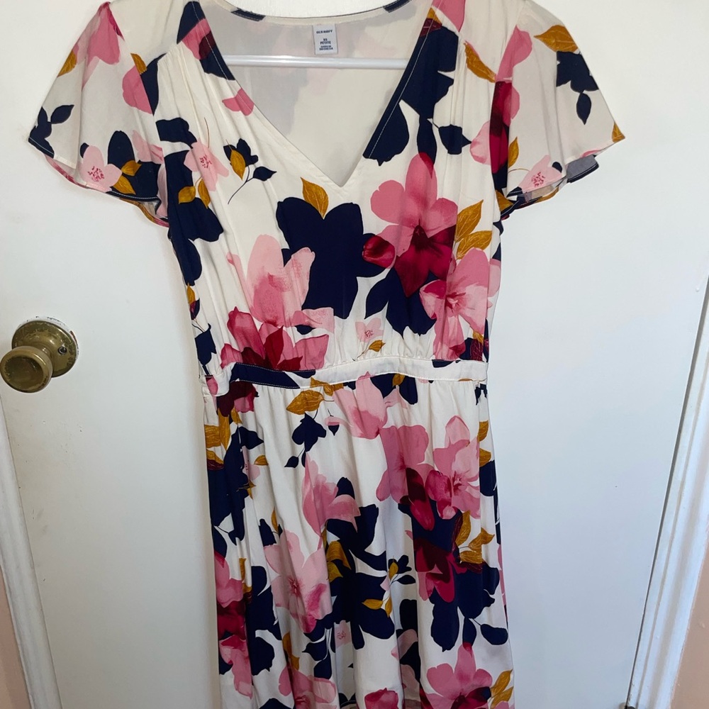 Floral V-Neck Mini/Midi Dress 🌸